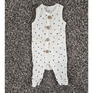 Willow + Whimsy baby romper Sz 0-3M cream-colored ribbed Black Dot